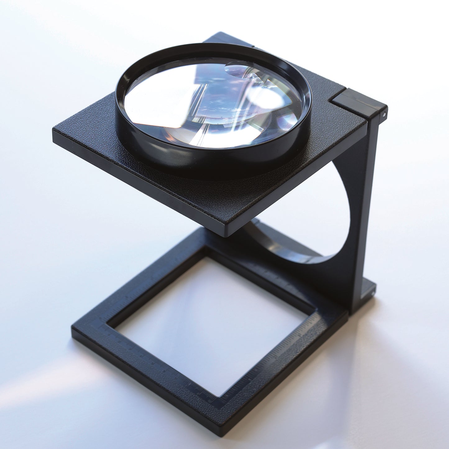 pot view of the foldable magnifier